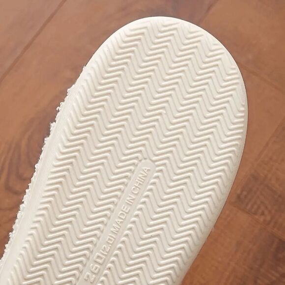 Blue and White Evil Eye Fuzzy Smiley Face Slippers Size 6.5/7 - Picture 5 of 5